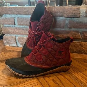 Sorel OUT N ABOUT Quilted Red Rain Booties